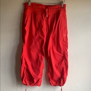 Lululemon crop Capri optional cinch Size 8 red